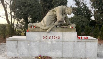 Moc a politika v příbězích pomníků druhé světové války